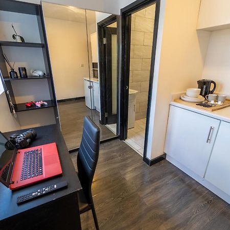 Stay Sa Equipped Studios Next To Uob And Qe! バーミンガム 部屋 写真